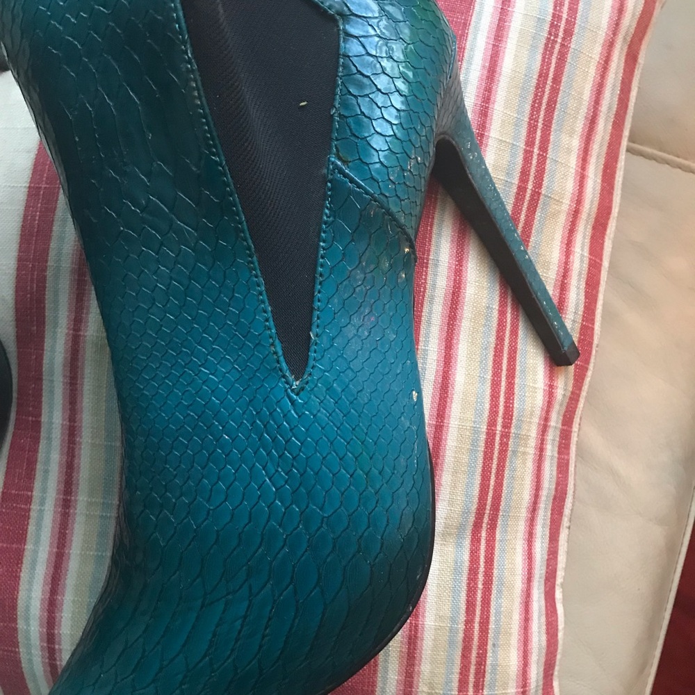 Unique booties - Picture 3 of 8